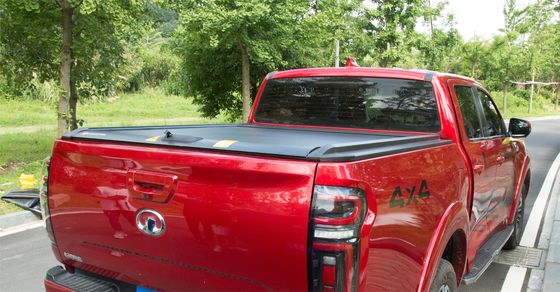 Mở rộng không gian lưu trữ với phổ biến Off-Road nhôm gấp cứng Pick Up Truck Bed Cover