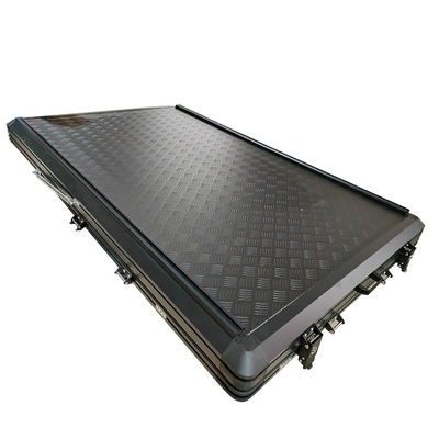 Lều mái hình tam giác 4x4 ngoài đường với vỏ nhôm cứng và polyester chống nước