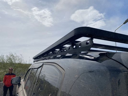 Góc mái màu đen Universal 4X4 Land Cruseir Lc300 Góc mái xe lửa Thang rổ Toyota màu đen