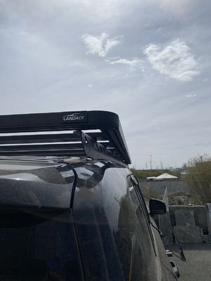 Góc mái màu đen Universal 4X4 Land Cruseir Lc300 Góc mái xe lửa Thang rổ Toyota màu đen