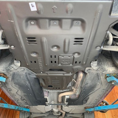 Alfa Romeo Giulia Bảo vệ động cơ với tấm trượt bằng hợp kim magiê nhôm màu đen