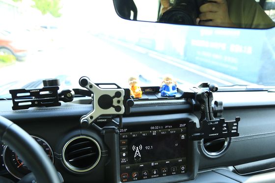 4x4 Thiết bị xe phụ kiện kim loại nhôm trung tâm console Bracket điện thoại di động cho Jeep