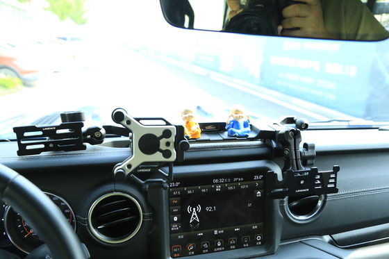Hard Anodizing Finish Xe cầm điện thoại di động cho Jeep Center Console Bracket