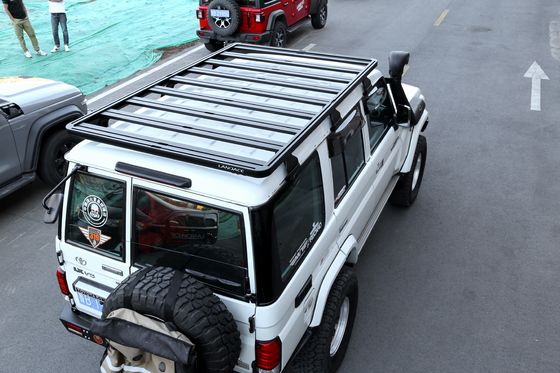 Toyota Lc 76 4x4 Thiết bị phụ kiện xe Đứng trên mái nhà phẳng với lớp phủ điện và nhôm