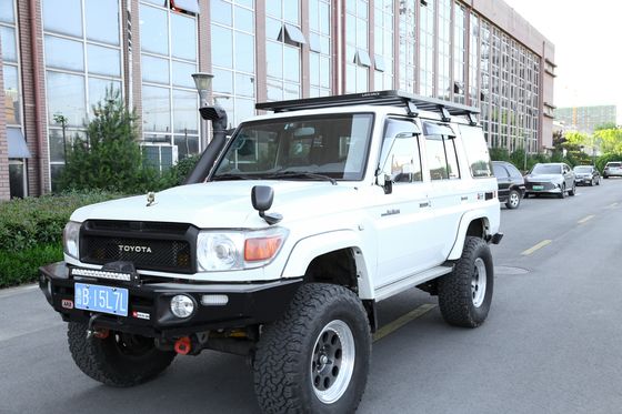 Toyota Lc 76 4x4 Thiết bị phụ kiện xe Đứng trên mái nhà phẳng với lớp phủ điện và nhôm