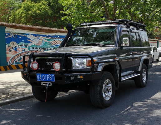 Bụi phủ bột Toyota LC79 Bumper Bumper phía sau với Winch Bumper phía trước và người mang lốp xe