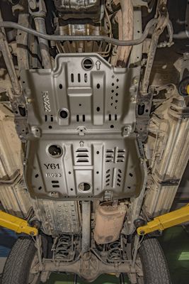 Đen 4x4 phụ kiện bên ngoài hợp kim nhôm Nissan Patrol Y61 Skid Plate Engine Guard Plate Underbody Protection