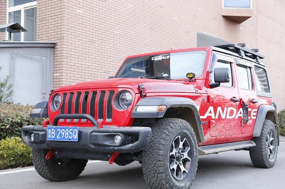 Cải thiện hiệu suất off-road của Jeep Wrangler JK 07 với Black Red Hood Lock Kit