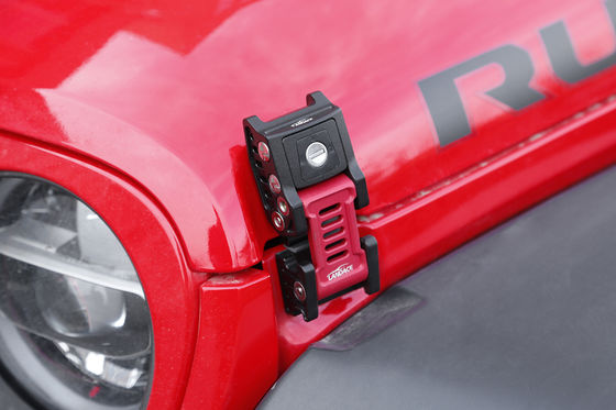 Cải thiện hiệu suất off-road của Jeep Wrangler JK 07 với Black Red Hood Lock Kit
