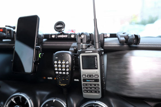 Thiết bị phụ kiện nội thất xe ngoại tuyến Đồng hợp kim nhôm Bộ giữ điện thoại di động cho TANK 300