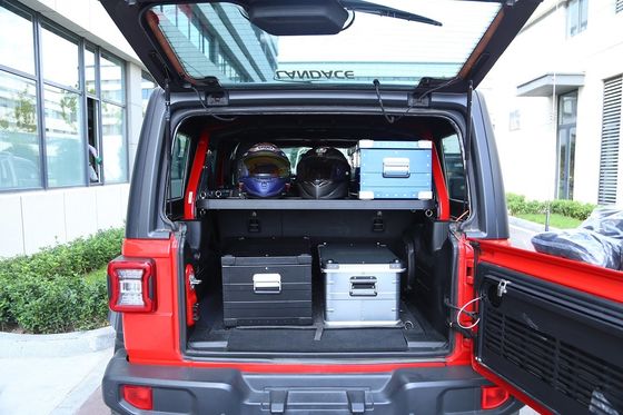 Bề mặt sơn bột chắc chắn và dễ cài đặt giá đỡ cho khu vực hàng hóa phía sau Jeep Wrangler