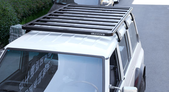 Thang ghế trên mái nhà ngoài đường cho NISSAN Y60 Bụi phủ đen Thang ghế hành lý Hệ thống thanh ngang