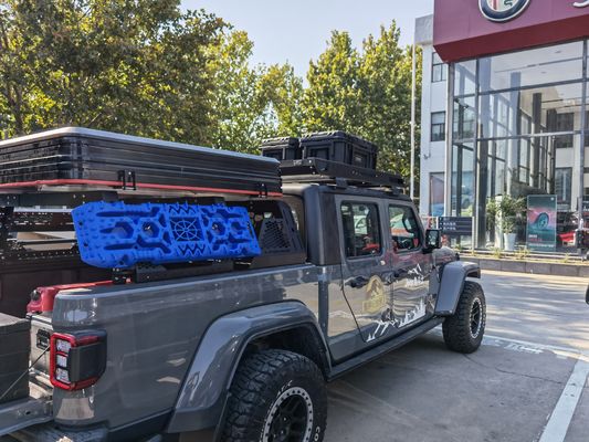 400kg Capacity Durable Jeep Roof Rack Bar with Ladders and Car Luggage Carrier (Đường xếp hàng trên mái xe Jeep bền với thang và người mang hành lý xe hơi)