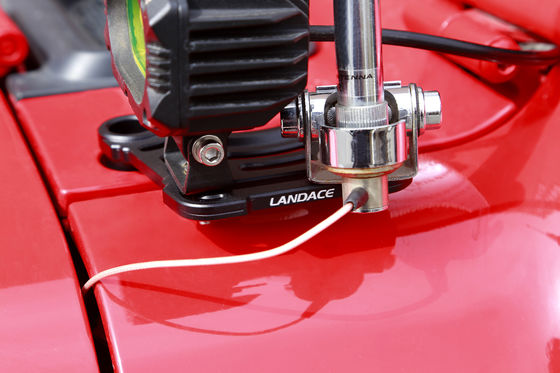 Lắp đặt nhanh chóng và không rắc rối của A-Pillar Windshield Hood Mount Bracket cho Jeep