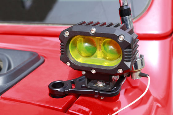 trực tiếp tùy chỉnh nhôm A-Pillar kính chắn gió ánh sáng Mount Bracket cho phụ kiện Jeep