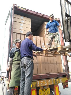 Logo tùy chỉnh Đen Gập Đen gắn đệm Chân kiểu hàng hóa cho công việc nặng